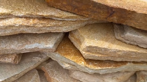 Плитняк златолит жёлтый золотистый для отмостки купить в Саратовской области