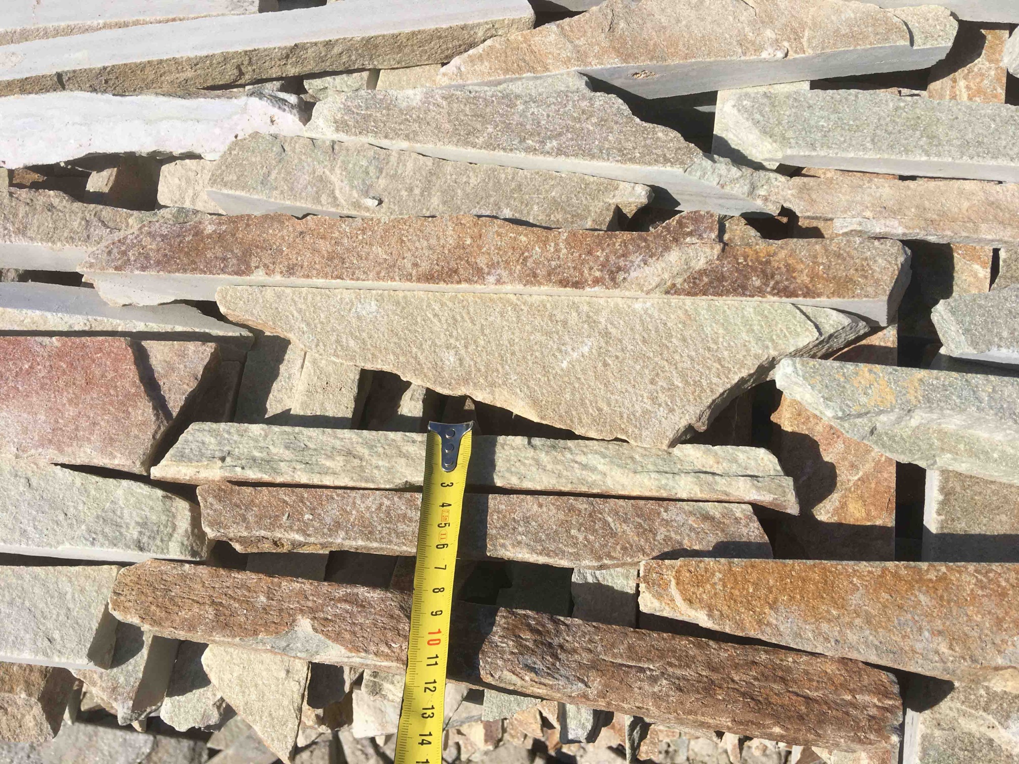 Горбушка златолит золотистый для облицовки купить в Саратовской области