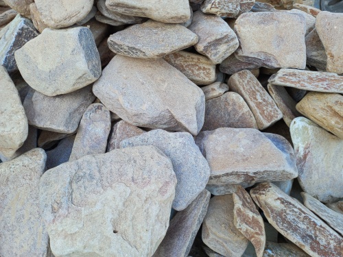 Златолит жёлтый, жёлто-зелёный глыбки и валуны для ланшафтного дизайна купить в Саратовской области