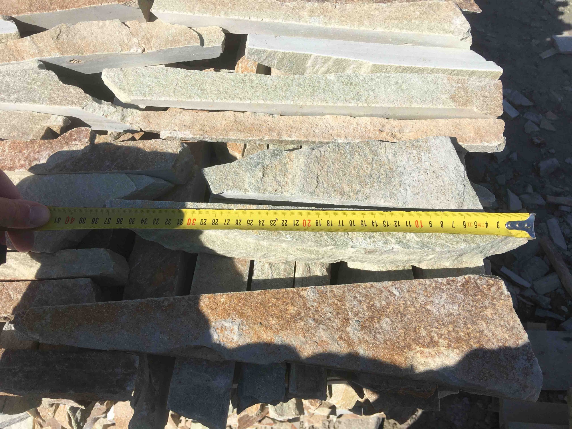 Горбушка златолит золотистый для облицовки купить в Саратовской области