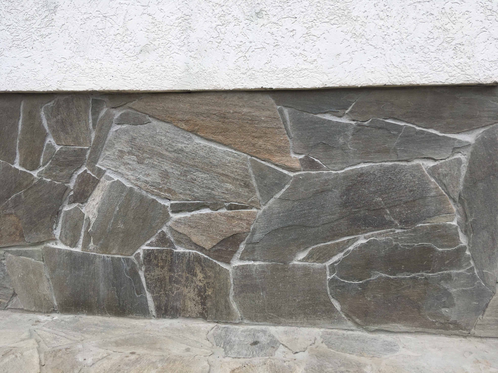 Плитняк златолит Уральский для цоколя, отмостки купить в Саратовской области