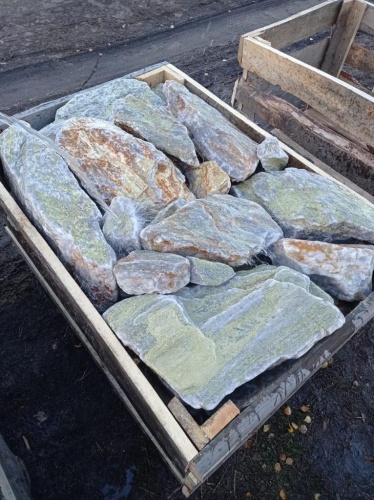 Златолит жёлтый, жёлто-зелёный глыбки и валуны для ланшафтного дизайна купить в Саратовской области