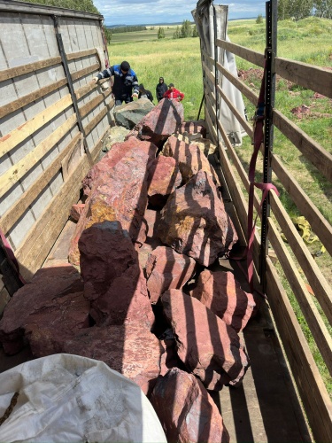 Ландшафтные глыбы красно-фиолетовые 200-1000 килограмм купить в Саратовской области