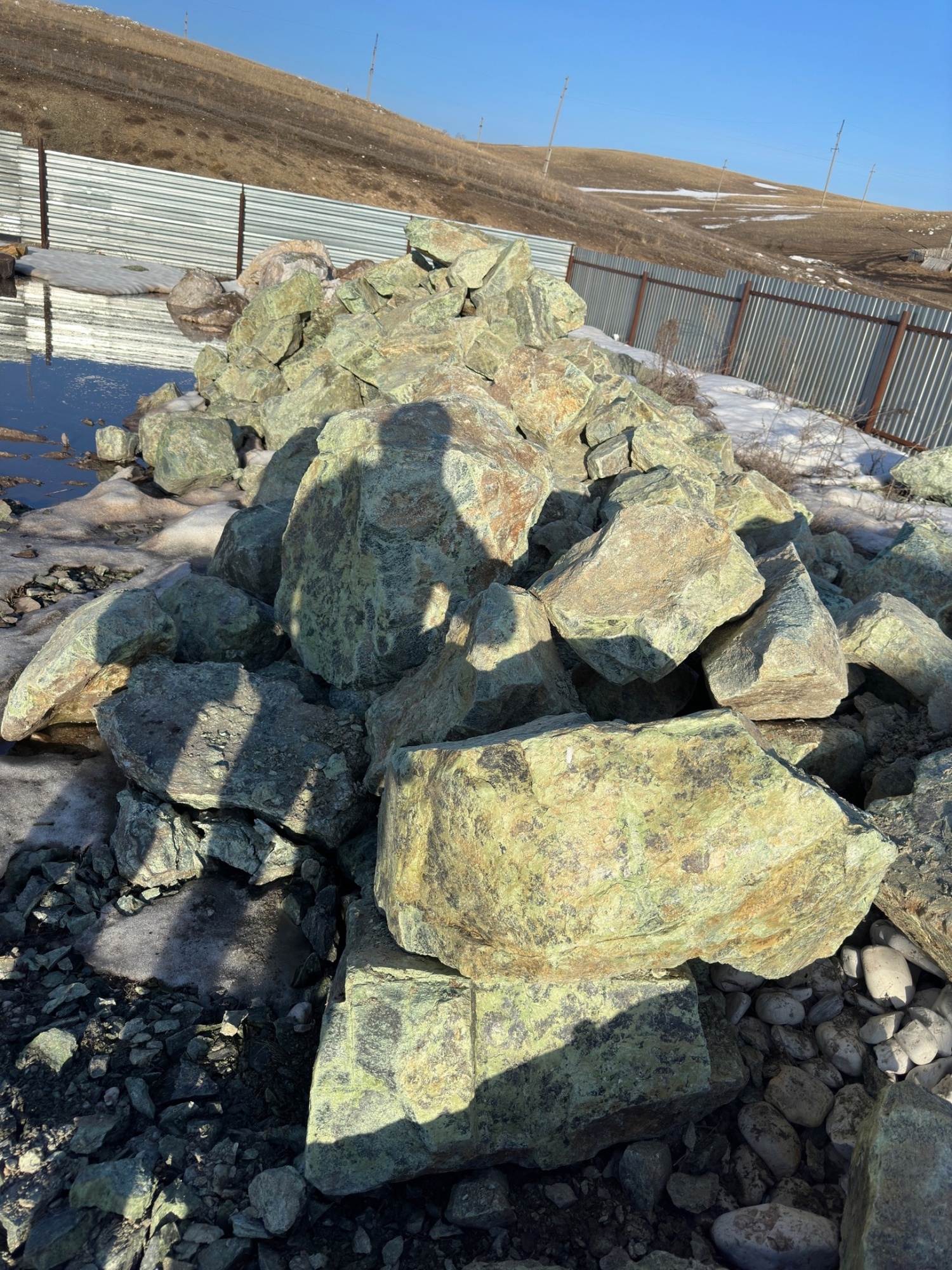 Камни для ландшафтного дизайна зелёные 10-60 килограмм купить в Саратовской области