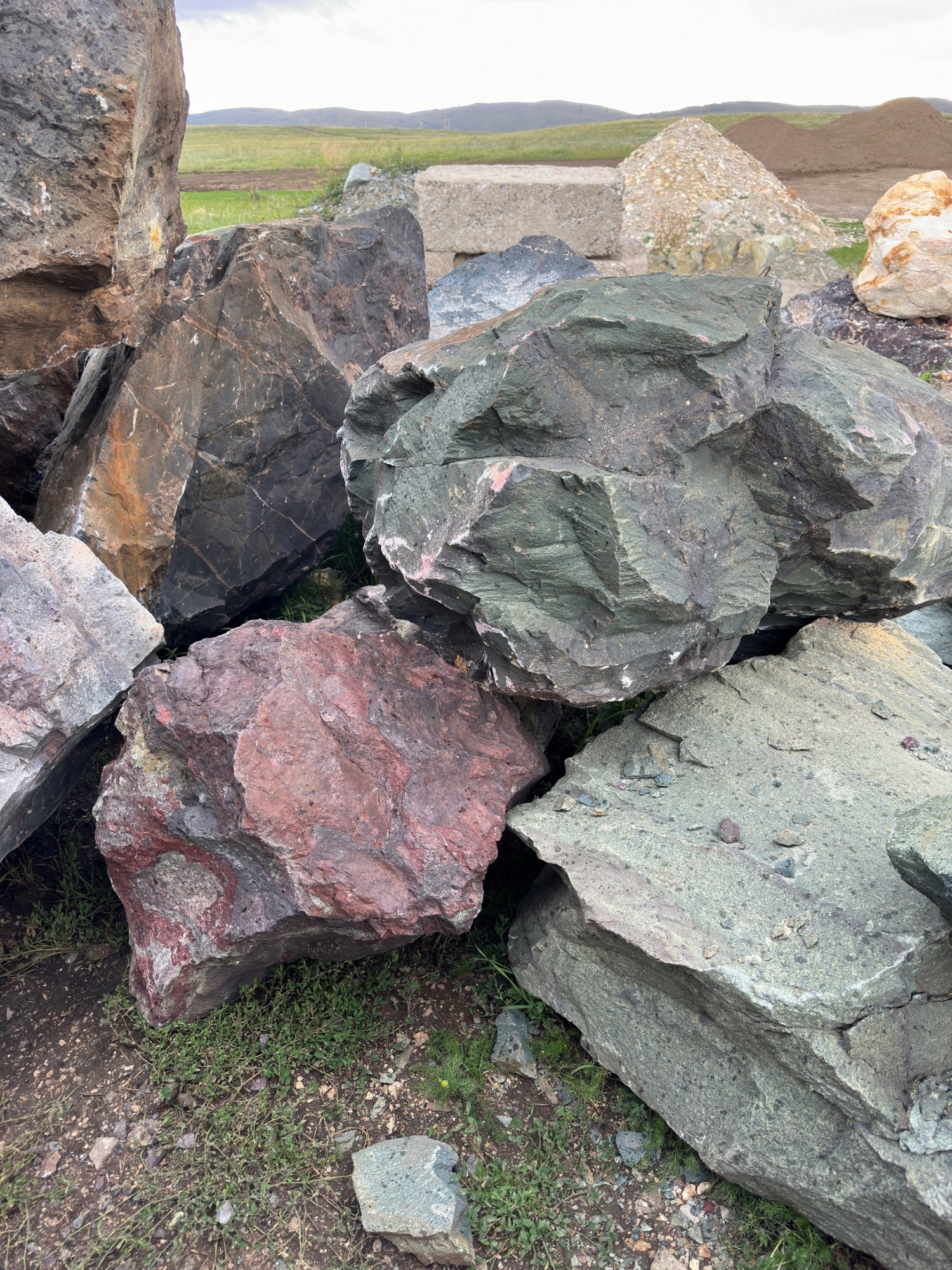 Камни для ландшафтного дизайна зелёные 10-60 килограмм купить в Саратовской области