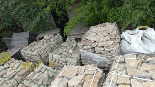 Плитняк гранитный галтованный купить в Саратовской области