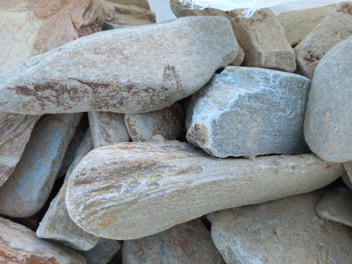 Златолит жёлтый, жёлто-зелёный глыбки и валуны для ланшафтного дизайна купить в Саратовской области