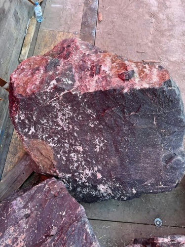 Камни для ландшафтного дизайна красно-фиолетовые 10-60 килограмм купить в Саратовской области