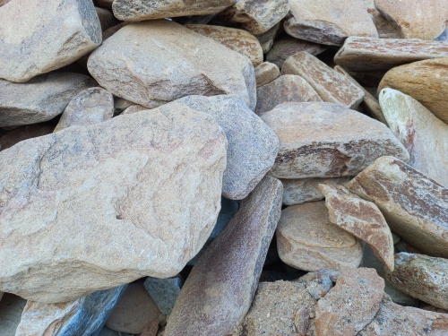 Златолит жёлтый, жёлто-зелёный глыбки и валуны для ланшафтного дизайна купить в Саратовской области