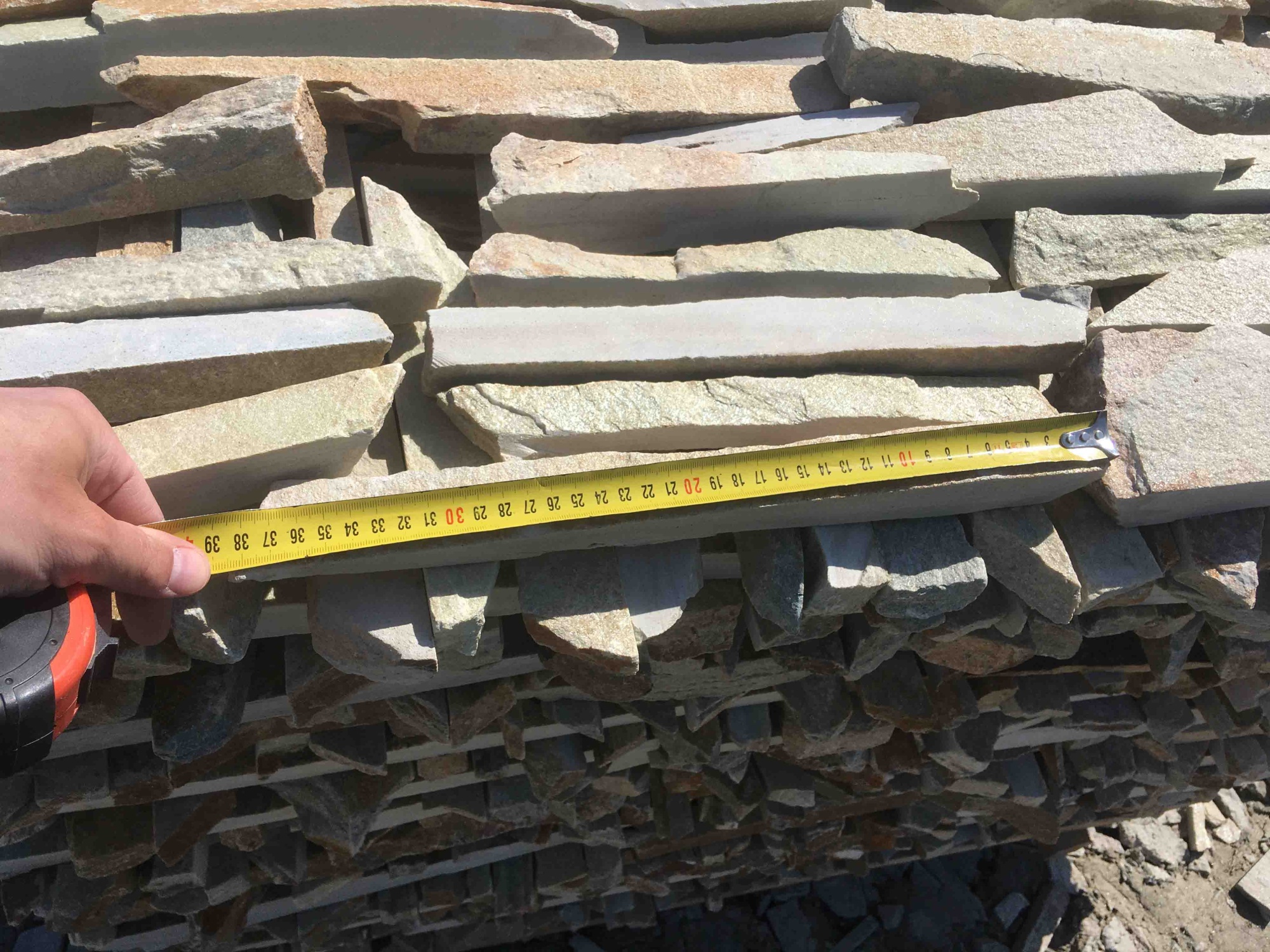 Горбушка златолит золотистый для облицовки купить в Саратовской области