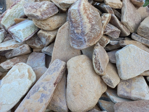 Златолит жёлтый, жёлто-зелёный глыбки и валуны для ланшафтного дизайна купить в Саратовской области