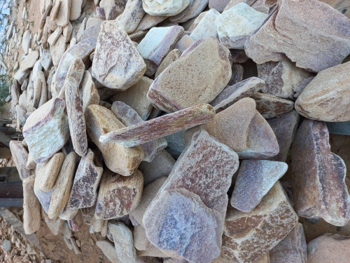Златолит жёлтый, жёлто-зелёный глыбки и валуны для ланшафтного дизайна купить в Саратовской области