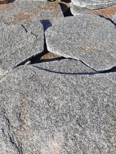 Златолит серебристый галтованный для лестниц купить в Саратовской области